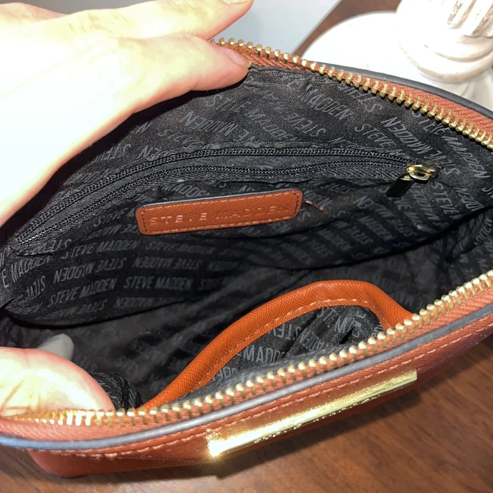 STEVE MADDEN Brown Crossbody Bag - Picture 2 of 3